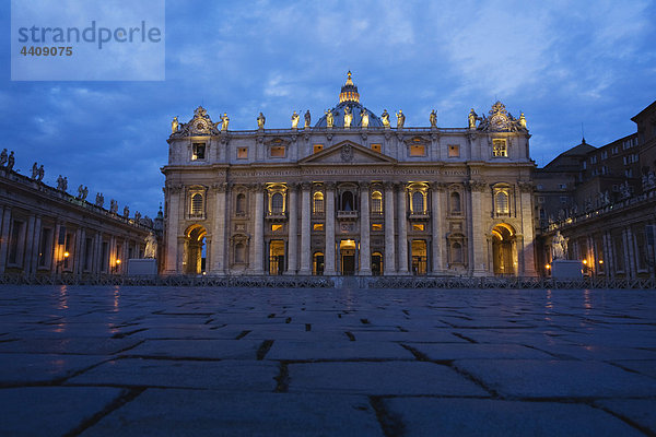Italien  Rom  Vatikan  Blick auf die Peterskirche