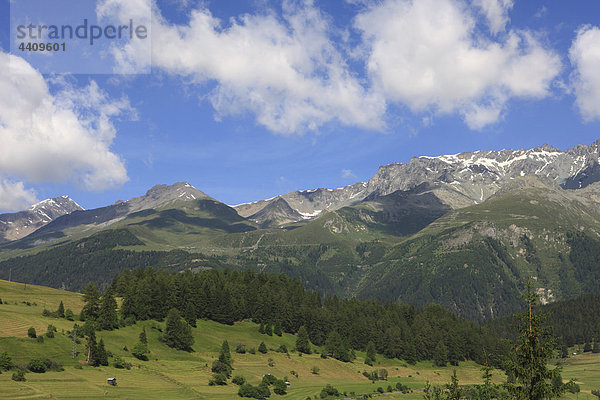 Österreich  Tirol  Nauders  Blick auf ländliche Landschaft mit Bergketten