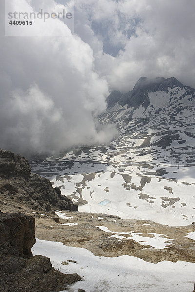 Deutschland  Zugspitze  Blick auf die Bergketten