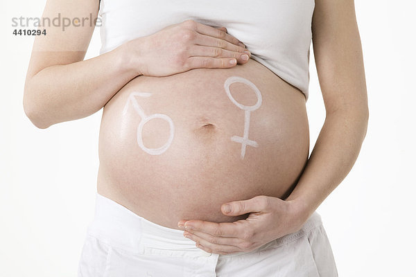 Männliches und weibliches Symbol auf dem Bauch einer schwangeren Frau  Mittelteil