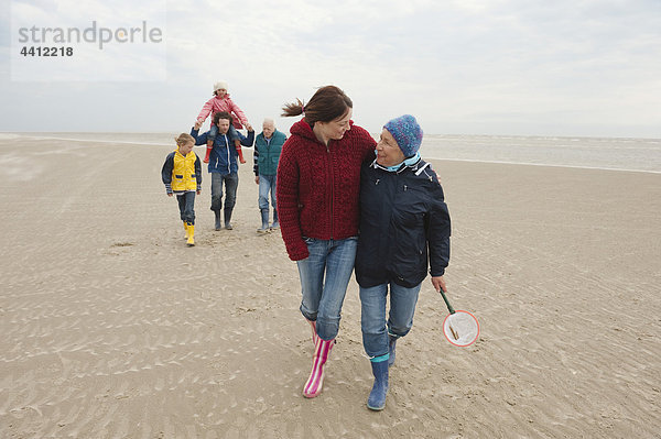 Deutschland  St. Peter-Ording  Nordsee  Familienwandern am Strand
