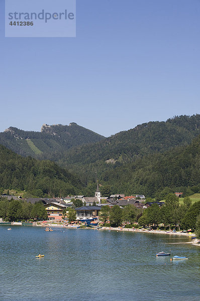 Österreich  Salzkammergut  Fuschl  Blick auf den Fuschlsee mit Berg im Hintergrund