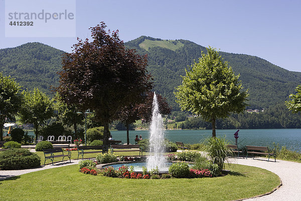 Österreich  Salzkammergut  Fuschl  Blick auf Park mit Fuschlsee