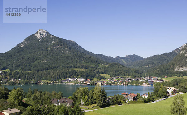 Österreich  Salzkammergut  Fuschl  Schober  Blick auf den Fuschlsee mit dem Berg