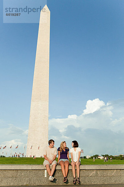 Freunde am Washington-Denkmal