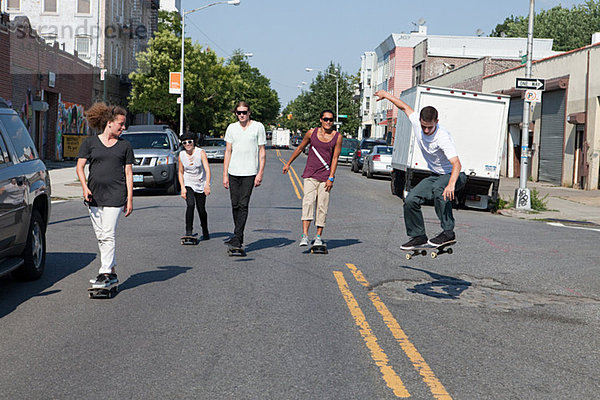 Skateboarder auf urbaner Straße