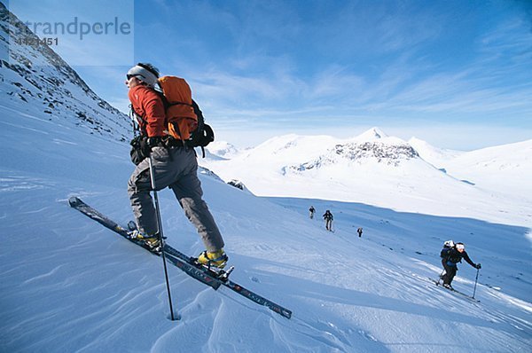 Telemark Skifahrer in Berglandschaft