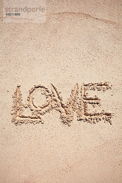 Text Liebe geschrieben am sand
