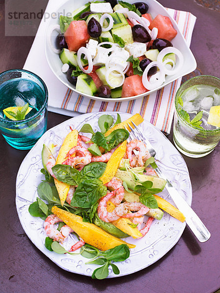 Obst und Gemüse Salate auf Platte