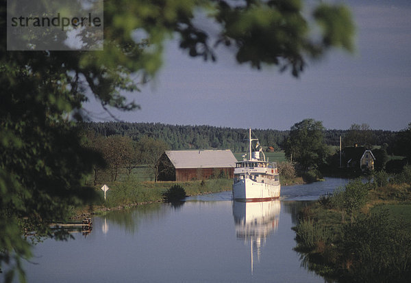 Schiff in einen Kanal