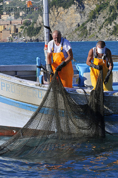 arbeiten Netz Fischer Thunfisch Camogli Italien Ligurien