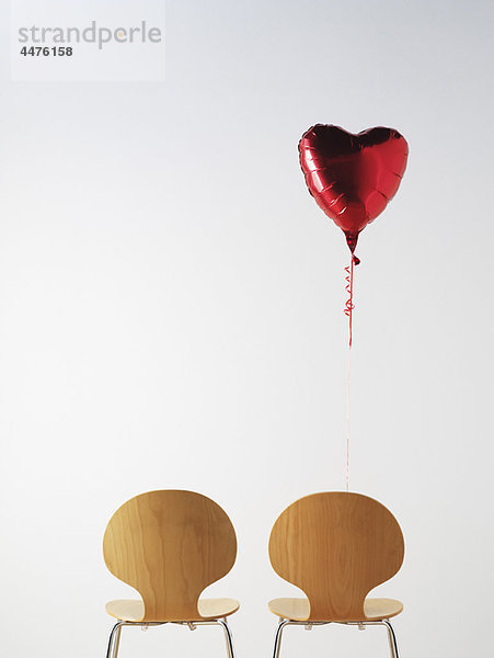 Bürostühle und Liebesballon