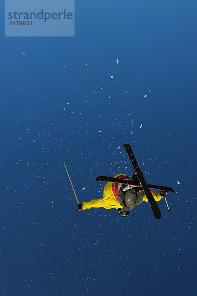 Skifahrer Kraulschwimmen kraulen