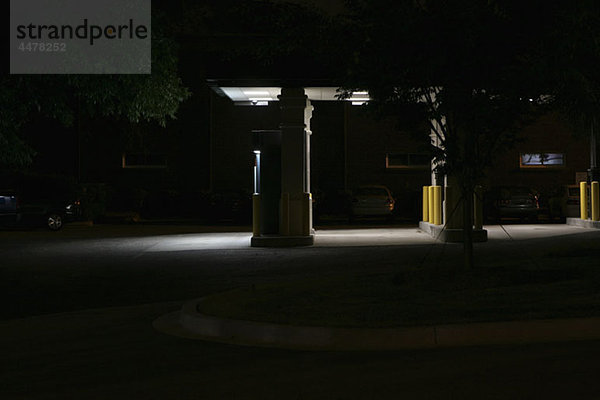 Tankstelle bei Nacht