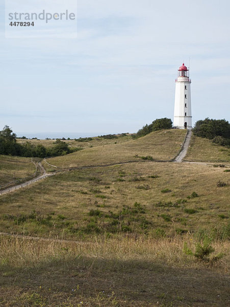 Leuchtturm auf einem Hügel mit Blick auf das Land