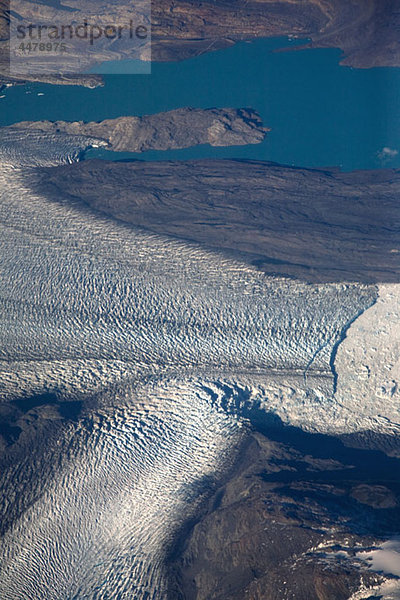 Luftaufnahme von Seen  Gletschern und Bergen  Torres del Paine Nationalpark  Chile