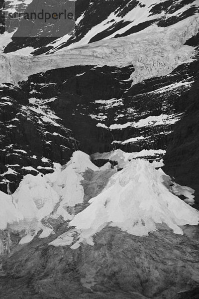 Detail eines verschneiten Berges  Torres del Paine Nationalpark  Chile
