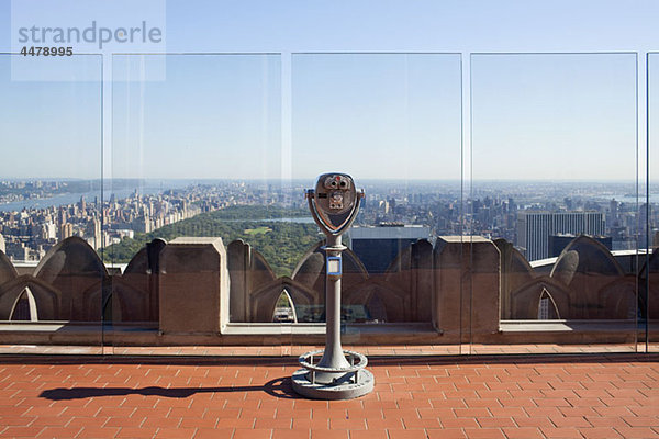 Aussichtsplattform mit Blick über Manhattan