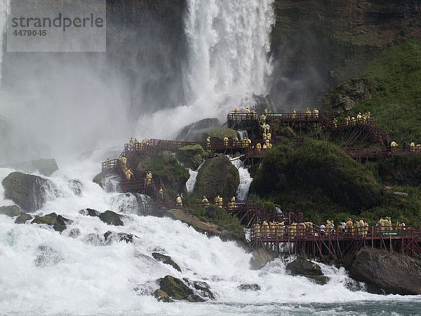 Touristen an den Niagarafällen