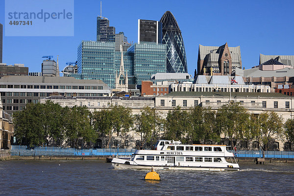 Großbritannien  England  UK  Großbritannien  London  Reisen  Tourismus  Thames  Fluss  Flow  Boot  Swiss Re  Gurke  Gebäude  Konstruktion  Architektur