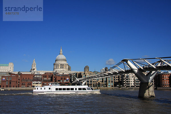 Großbritannien  England  UK  Großbritannien  London  Reisen  Tourismus  Gebäude  Bau  Kirche  Kathedrale  St Paul  Kuppel  Thames  Fluss  Flow  Brücke  Millenium Brücke  Boot