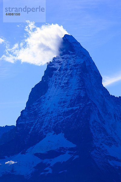 Abend  Alpen  Alpenpanorama  Ansicht  Berge  Bergpanorama  Peak  Klippe  Rock  Berge  Backlight  Gipfel  Peak  Matterhorn  Mattertal  Panorama  Schweiz  Schweizer Alpen  Schweizer Wahrzeichen  Sommer  Steine  Wallis  Landmark  Wolke  Zermatt  alpine  blau  Himmel  hohe alpine  Schweizer  blau