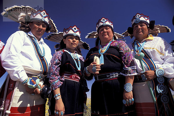 Vollständig freigegeben  Acoma Pueblo Tänzer  Native American Tage  Farmington  Indianer  New Mexico  USA  USA  Amerika
