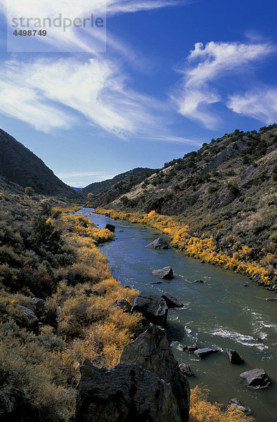 Rio Grande Schlucht  in der Nähe von Taos  New Mexico  USA  USA  Amerika  Fluss  Bergen