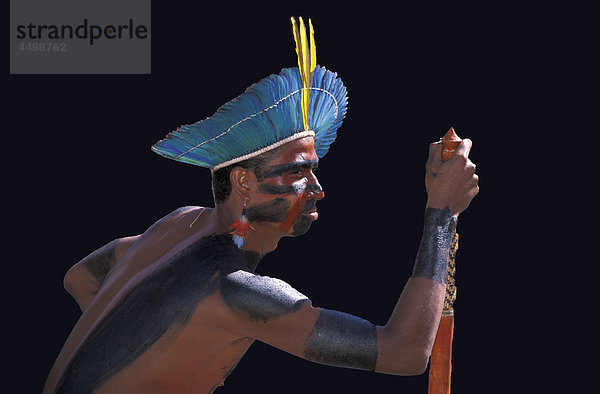 Indian  Tradition  Brasilia  Brasilien  Südamerika  Mann  performance