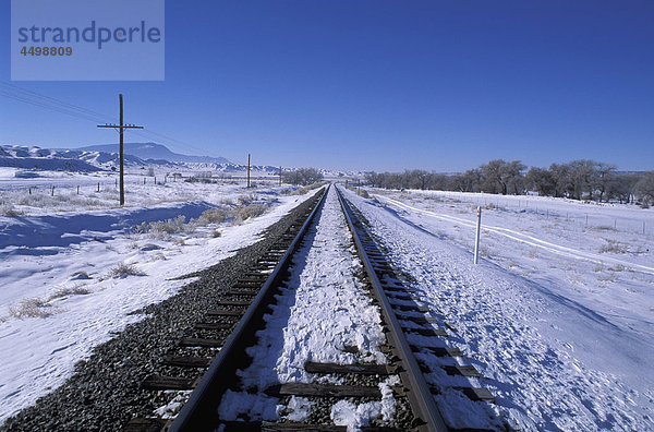 Tracks  Schnee  in der Nähe von San Felipe Pueblo  Rio Grande Valley  New Mexico  USA  USA  Amerika  Eisenbahn  Transport