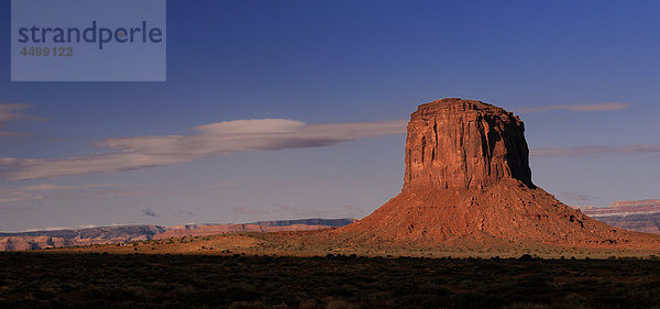 Monument Valley  Navajo Indian Reservation  Arizona  USA  USA  Amerika  Felsen  Landschaft
