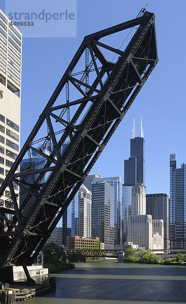 Alte  Draw Brücke  Chicago River  Innenstadt  Chicago  Illinois  USA  USA  Amerika  Stadt  Skyline  Gebäude  Fluss  Wilis  Turm  Abenddämmerung