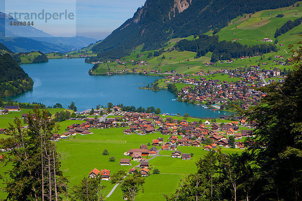 Panorama Wohnhaus Gebäude See Dorf Ansicht Lungern Schweiz Kanton Obwalden Schweiz