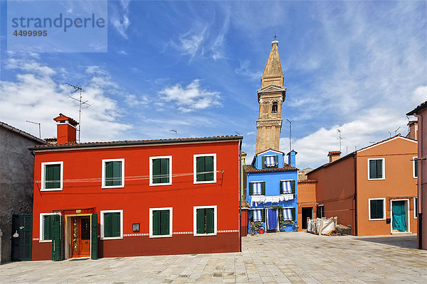 Farbaufnahme Farbe Außenaufnahme Europa trocknen heben Gebäude Straße Kirche Venedig Wäsche Burano Italien Schiefer Turm freie Natur