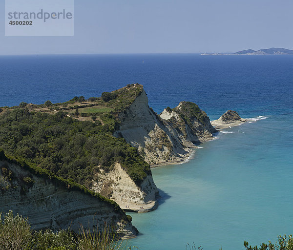 Cape Dratis  Peroulades  Corfu  Europa  Griechenland  Landschaft  Wasser  Sommer  Berge  Meer