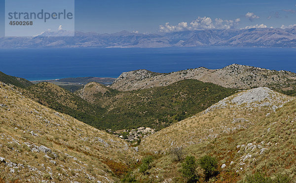 Albanischen Küste  von Mount Pantokrator  Palia Perithia  Corfu  Europa  Griechenland  Landschaft  Wasser  Sommer  Berge  Meer