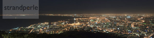 Kapstadt bei Nacht  Südafrika  Panorama