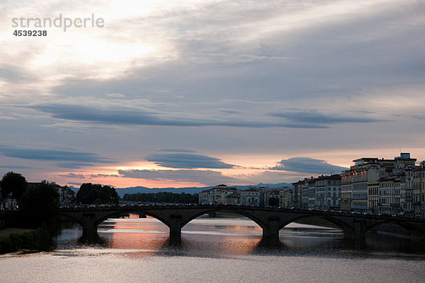 Ponte Santa Trinita und Arno  Florenz  Italien