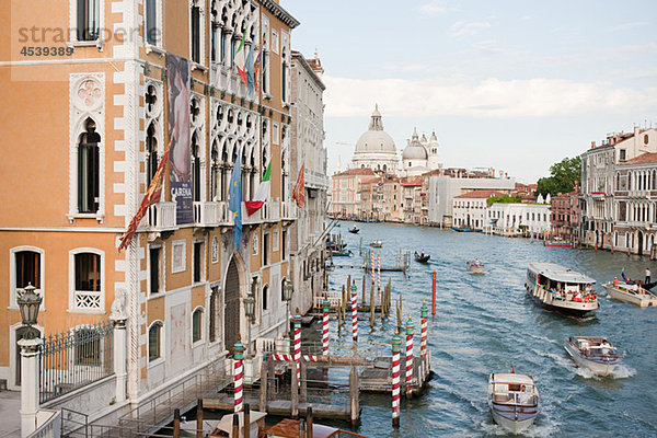 Boote auf dem Canal Grande  Venedig  Italien