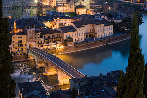Ponte Pietra und Etsch  Verona  Italien