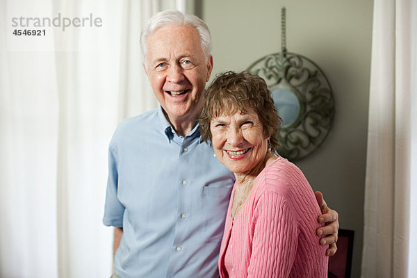 Seniorenpaar lächelnd