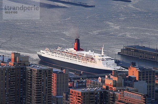 Kreuzfahrtschiff im Hafen