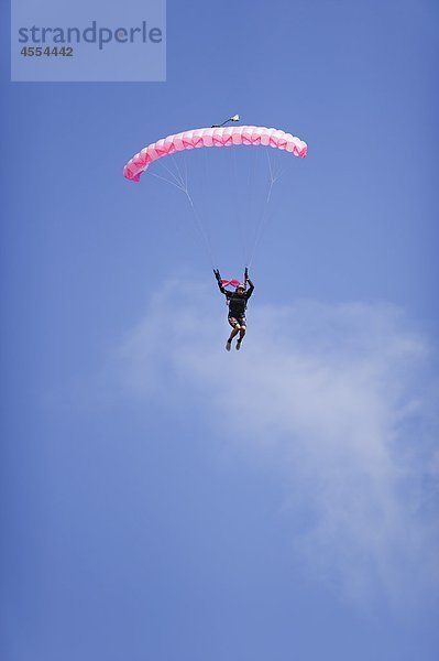 Skydiver gegen Himmel