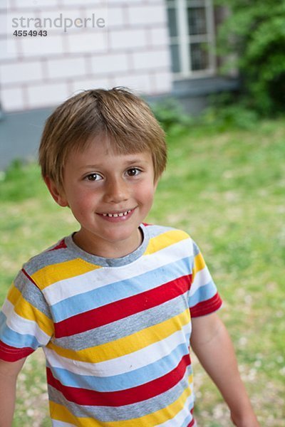 Porträt von lächelnder Junge
