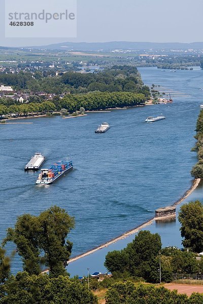 Europa  Deutschland  Rheinland-Pfalz  Blick auf Frachtschiffe im Meer