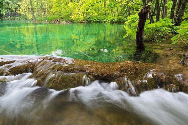 Europa  Kroatien  Jezera  Blick auf den Nationalpark Plitvicer Seen
