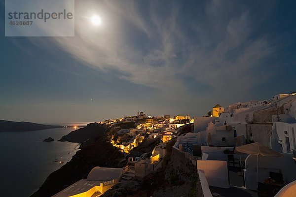 Europa  Griechenland  Thira  Kykladen  Santorini  Blick auf oia bei Vollmond