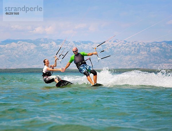 Kroatien  Zadar  Kitesurfer mit viel Spaß