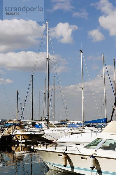 Italien  Sardinien  Cagliari  Segelboote im Hafen