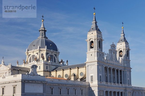 Spanien  Madrid  Blick auf Santa María la Real de La Almudena